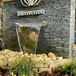 Domaine Les 2 Mondes Hotel