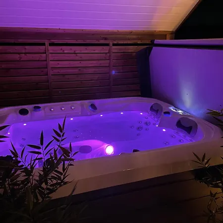 Domaine Les 2 Mondes Отель 3*