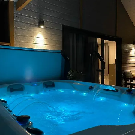 Domaine Les 2 Mondes ホテル 3*