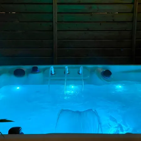 Domaine Les 2 Mondes 3* アイダ