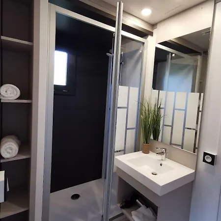 Отель Domaine Les 2 Mondes Айда