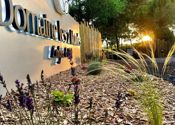 Domaine Les 2 Mondes Отель 3*