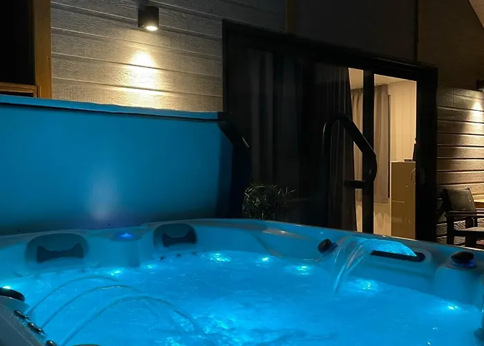 Domaine Les 2 Mondes Отель 3*