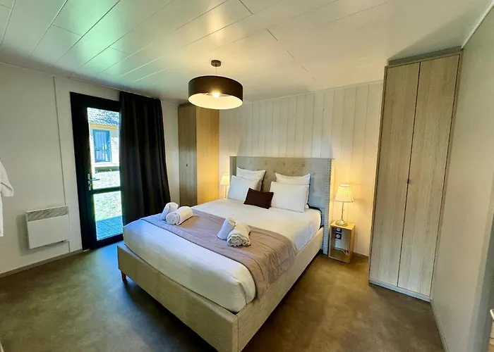 Отель Domaine Les 2 Mondes 3*