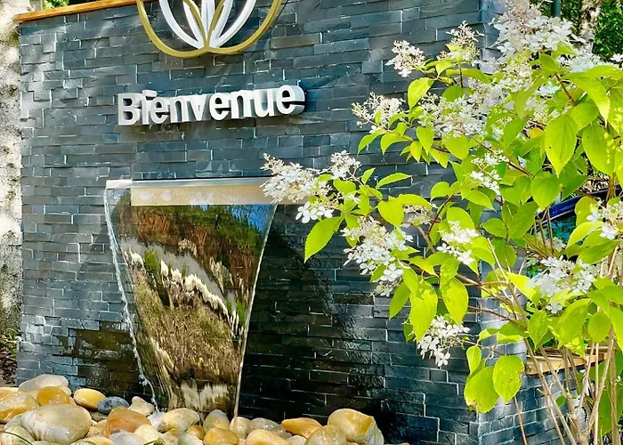 Отель Domaine Les 2 Mondes Айда