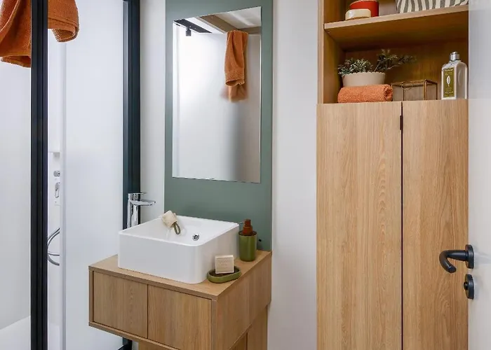 Отель Domaine Les 2 Mondes Айда